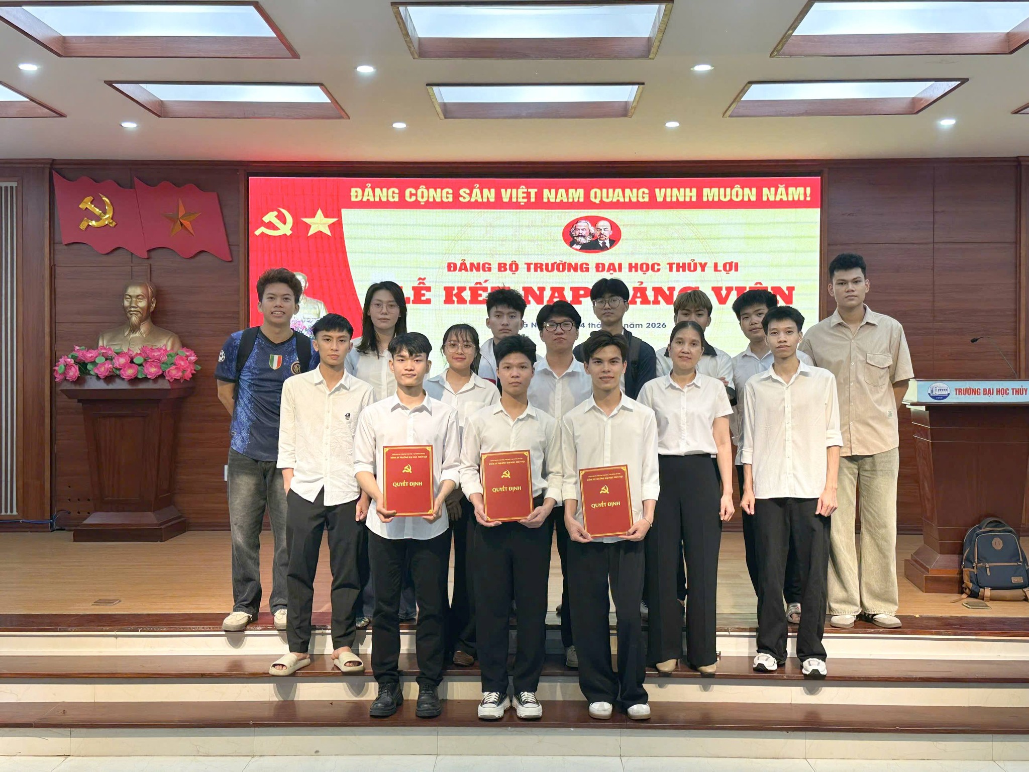 Lễ Kết nạp Chi bộ Công nghệ thông tin 4