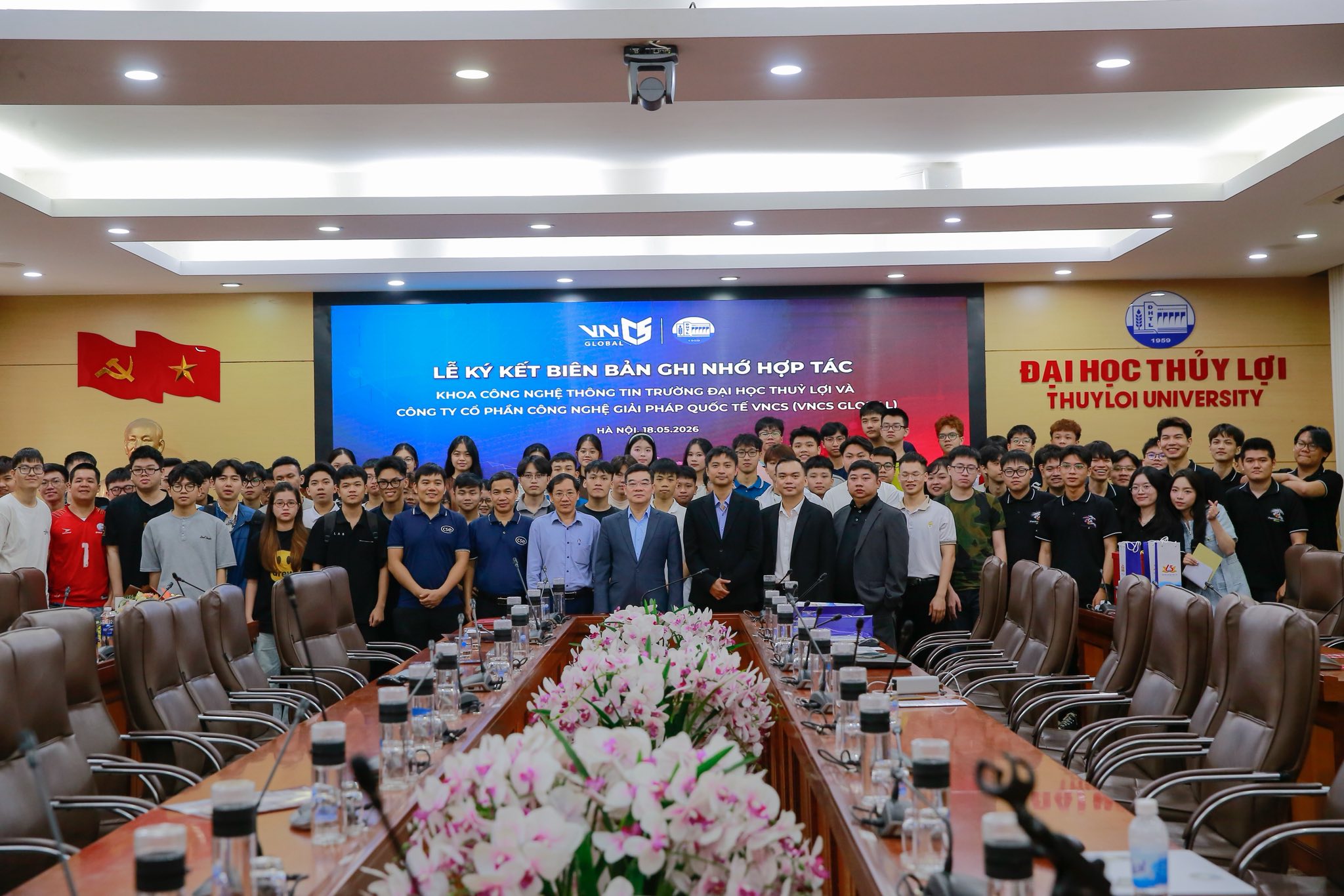 LỄ KÝ KẾT HỢP TÁC GIỮA KHOA CÔNG NGHỆ THÔNG TIN VÀ VNCS GLOBAL