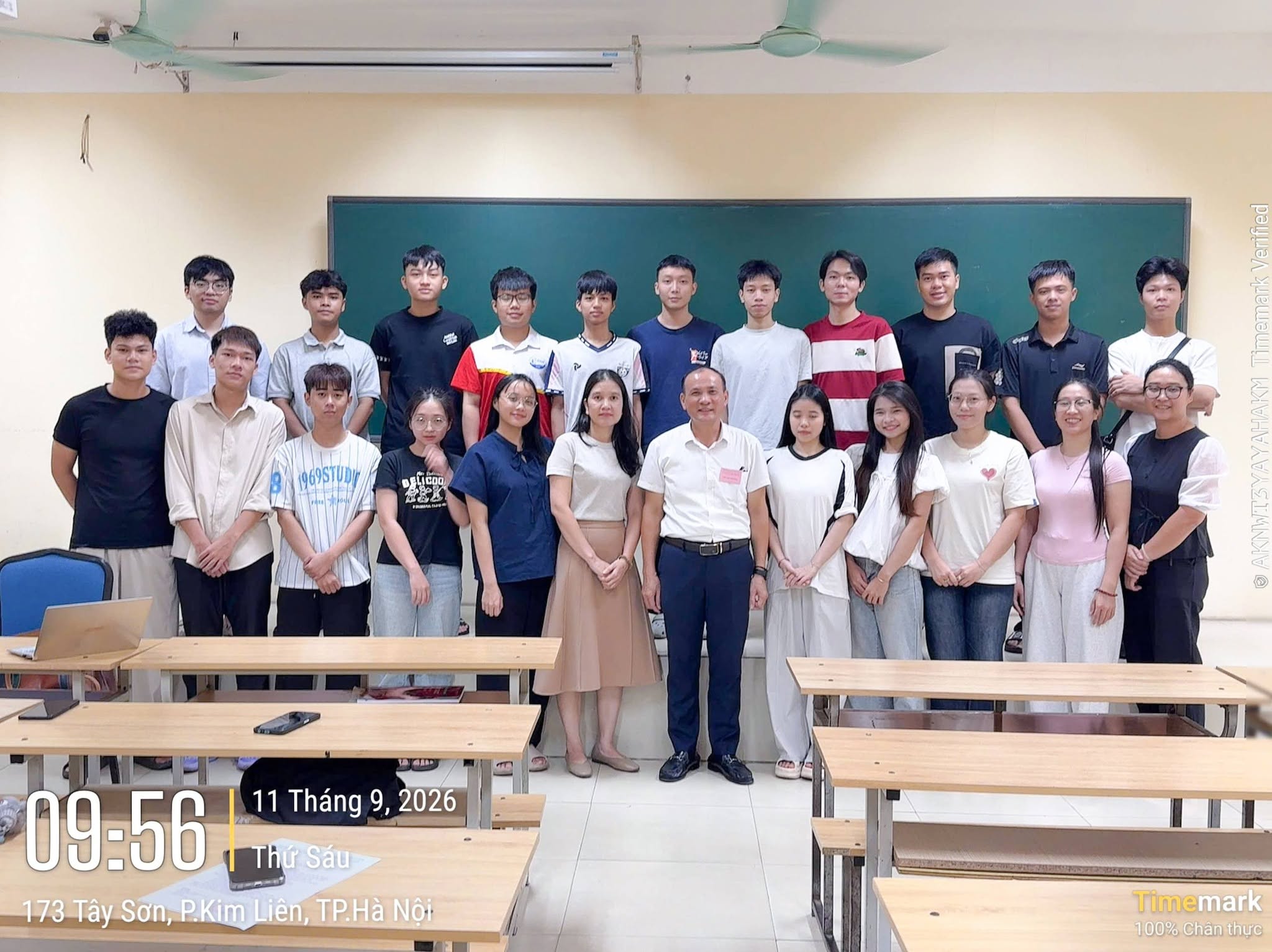 BÍ THƯ ĐẢNG ỦY, HIỆU TRƯỞNG NHÀ TRƯỜNG GẶP GỠ CHI BỘ CNTT4: LỜI NHẮN NHỦ VỀ TRÁCH NHIỆM, SỰ KẾT NỐI VÀ TINH THẦN TUỔI TRẺ 