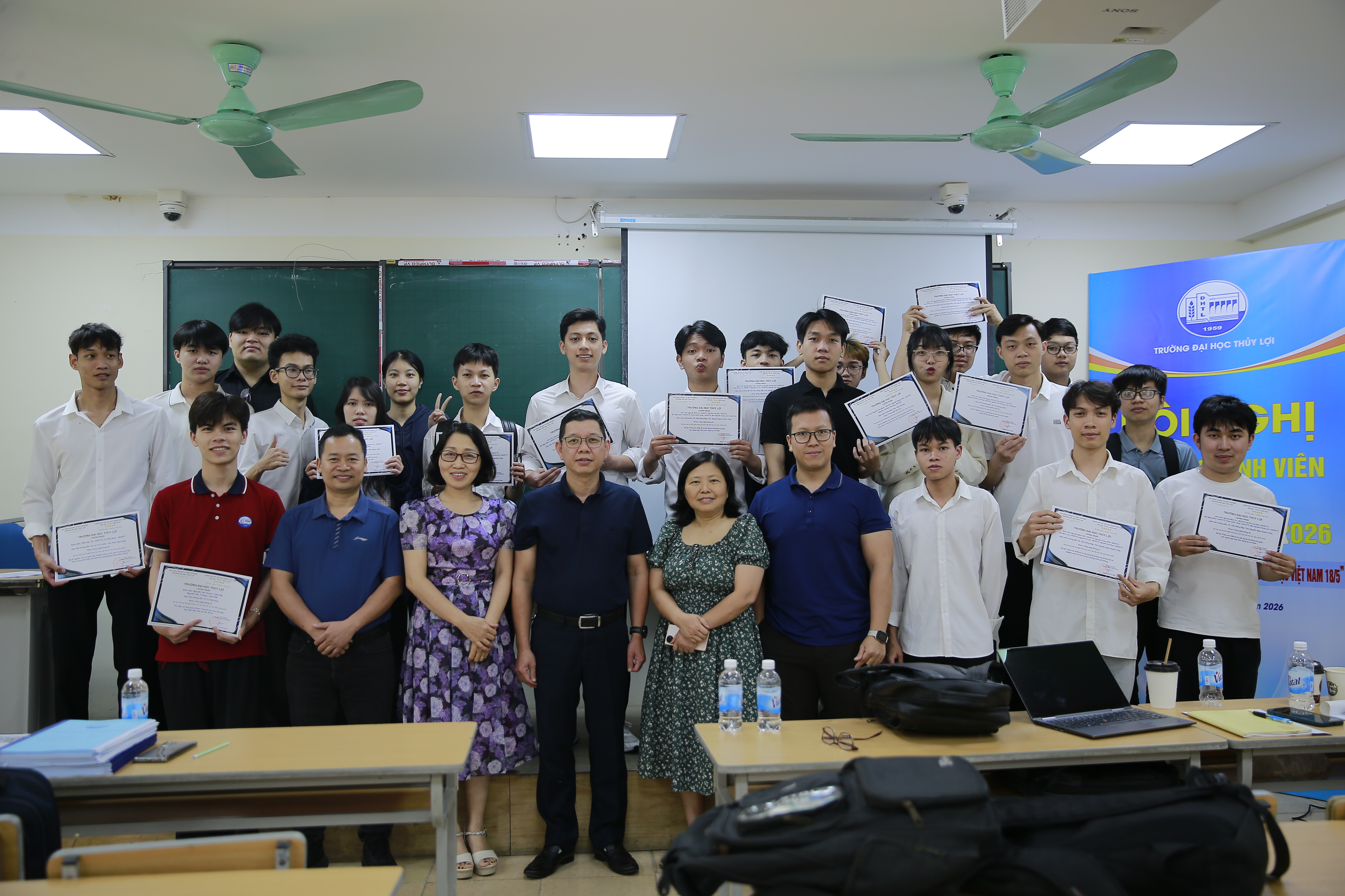Khoa Công nghệ Thông tin tổ chức thành công Hội nghị Nghiên cứu Khoa học Sinh viên năm học 2025–2026
