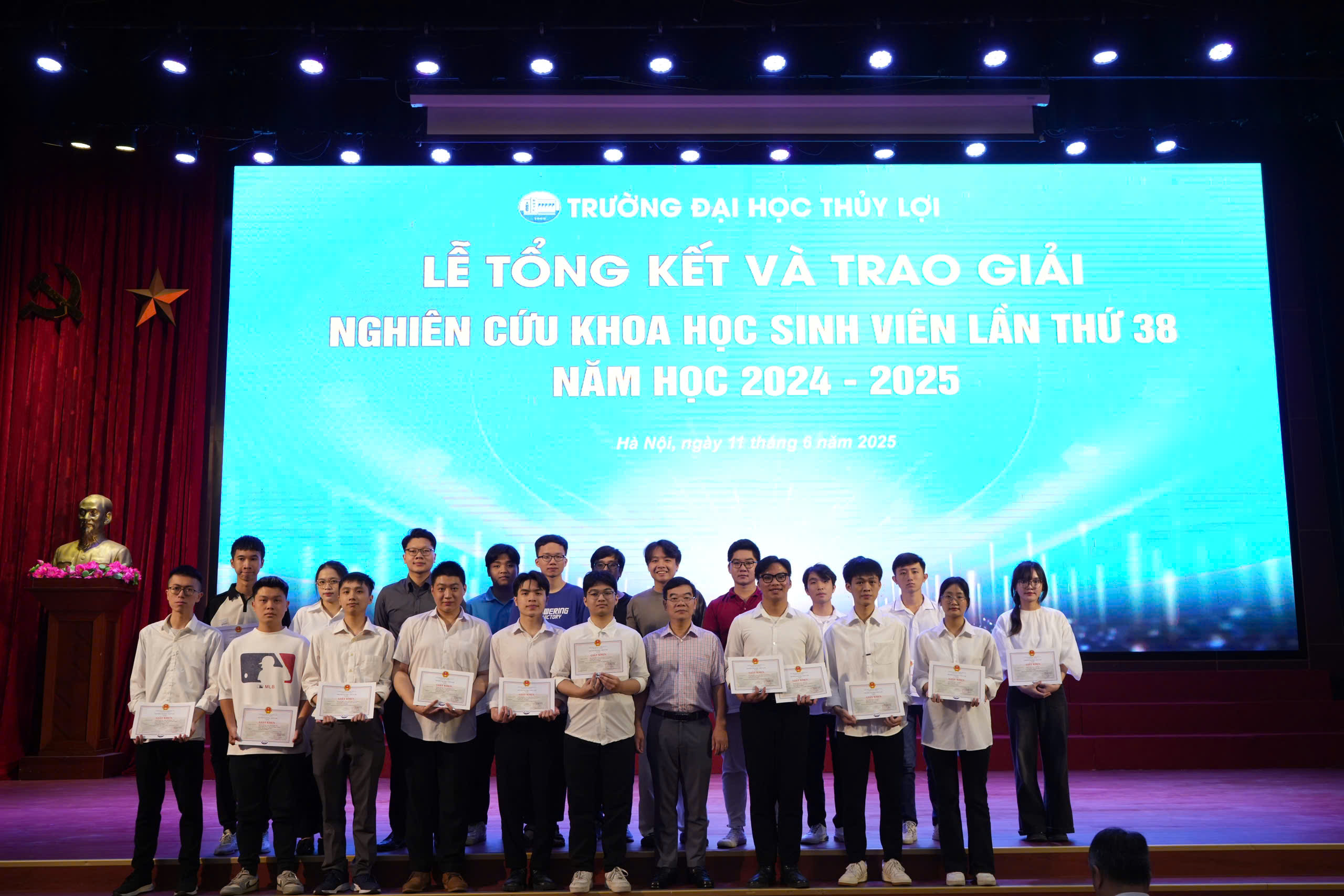 Tổng kết Hội nghị Nghiên cứu Khoa học Sinh viên Khoa Công nghệ Thông tin lần thứ 38
