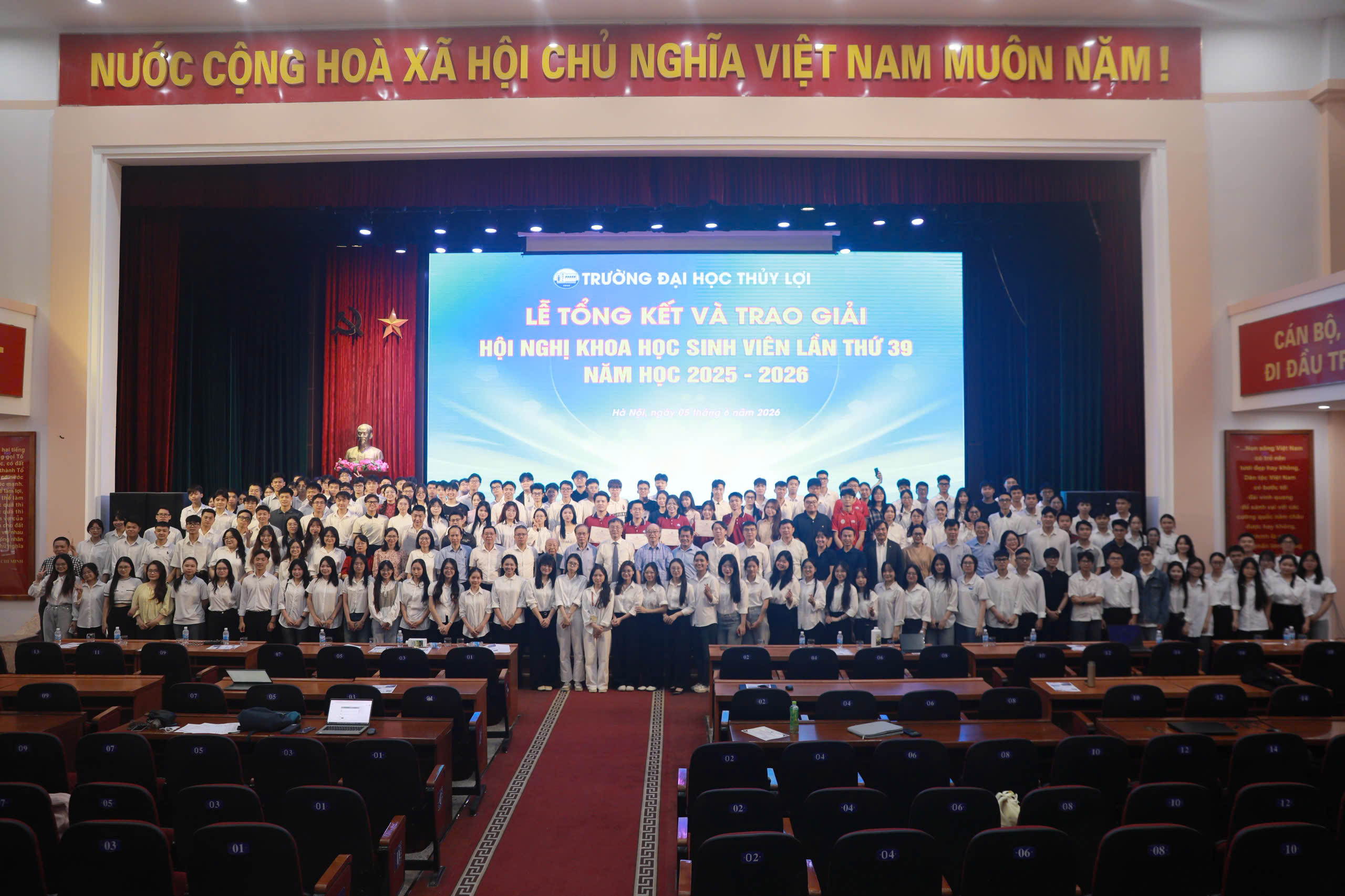 🎓 TỔNG KẾT HOẠT ĐỘNG NGHIÊN CỨU KHOA HỌC SINH VIÊN KHOA CÔNG NGHỆ THÔNG TIN 🎓